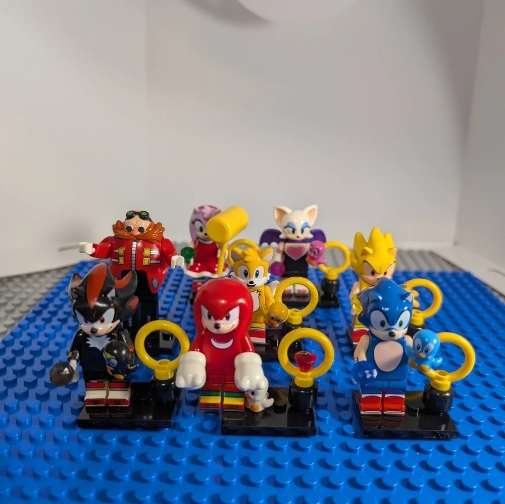 8 MINIFIGURES- Sonic the Hedgehog with Accessories - Sega- Lego Compatible